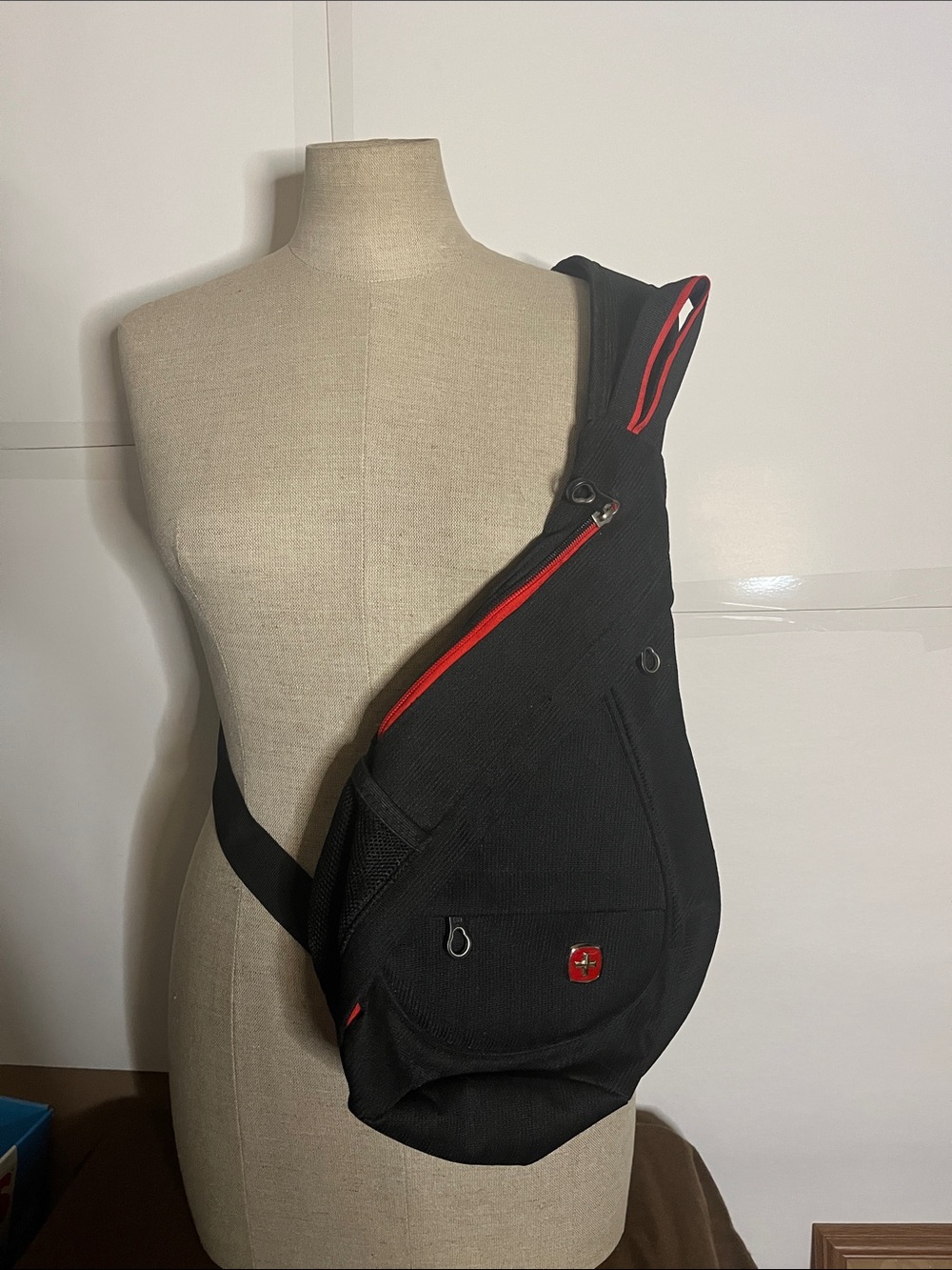 😀Swiss Gear sling bag multi pocket RFID blocking